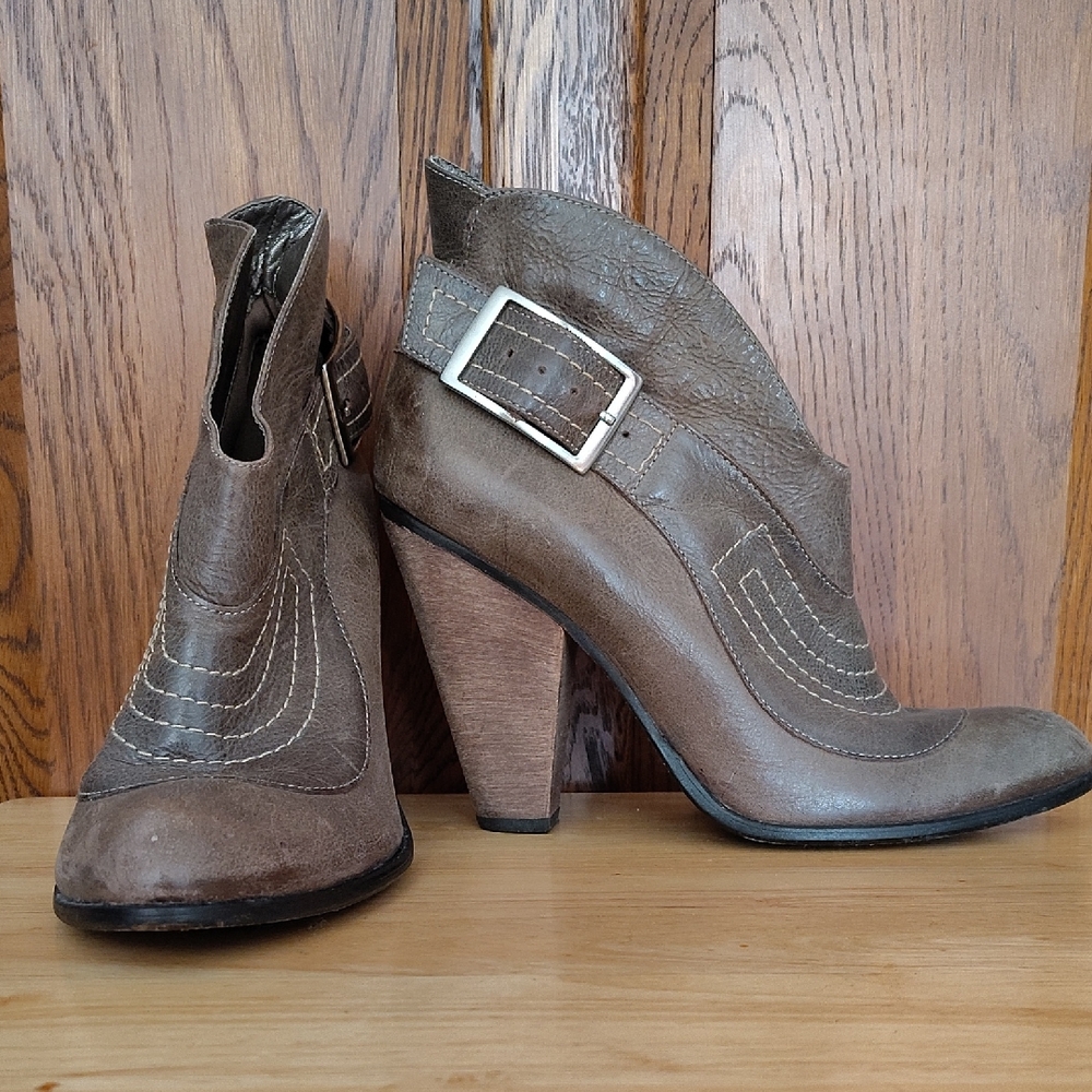 Carlos Santana Taupe Leather Heeled Boots